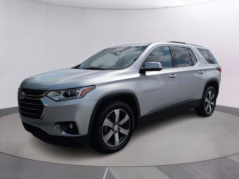 Used 2018 Chevrolet Traverse LT FWD image 1