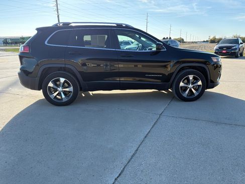 Used 2019 Jeep Cherokee Limited w/ Luxury Group image 7