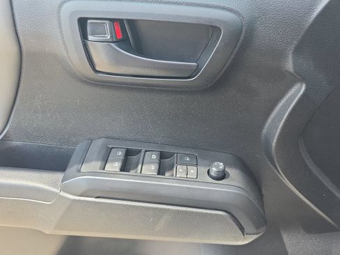 Used 2022 Toyota Tacoma SR w/ SR Convenience Package RWD image 25
