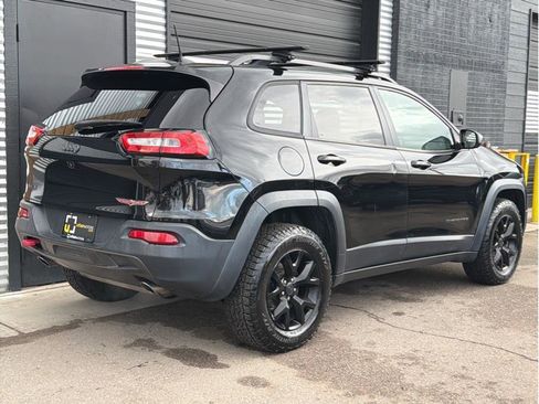 Used 2017 Jeep Cherokee Trailhawk w/ Comfort/Convenience Group image 9