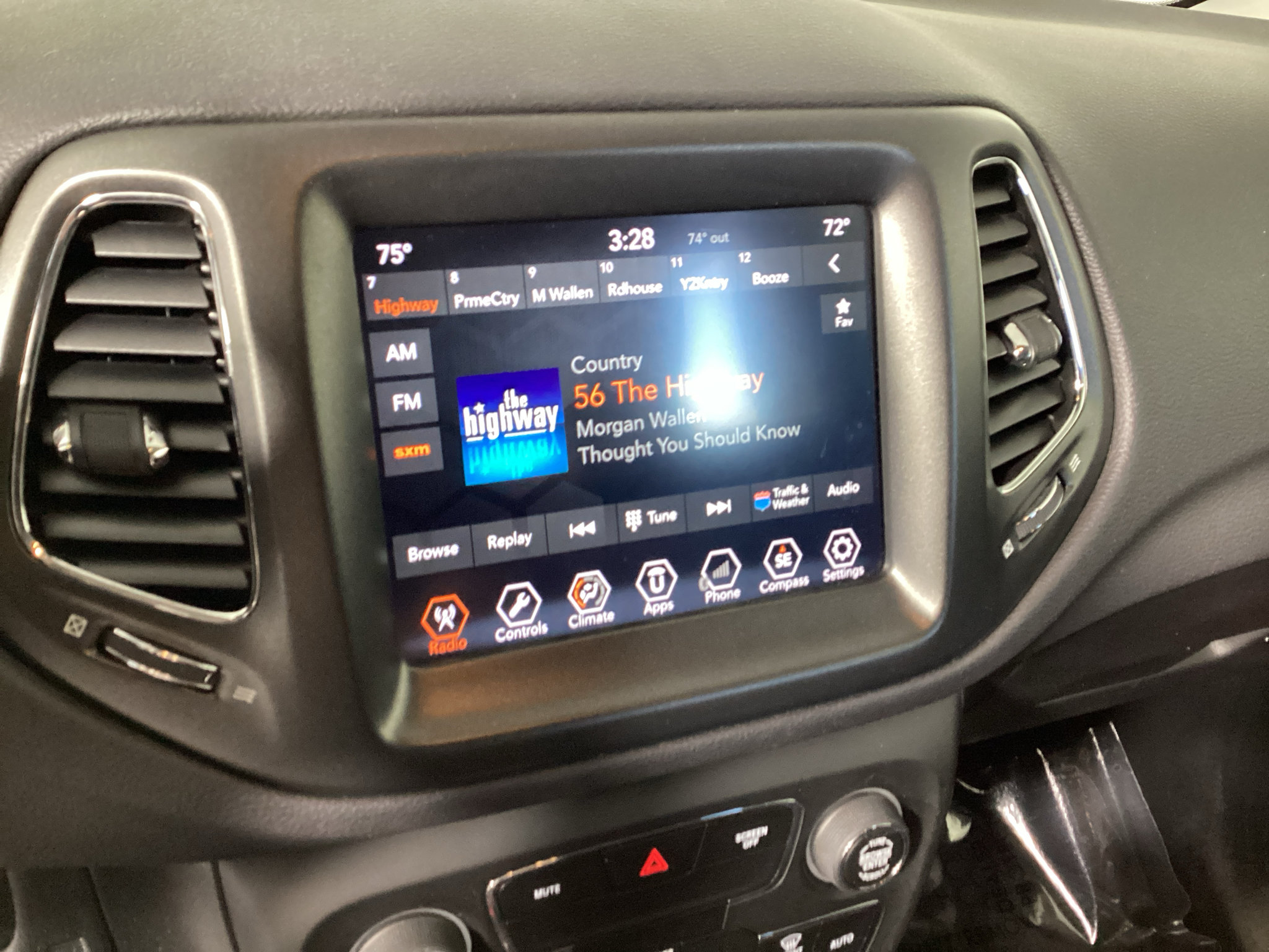 Used 2018 Jeep Compass Trailhawk w/ Leather Interior Group AWD/4WD image 28