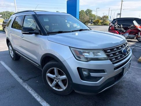 Used 2016 Ford Explorer XLT w/ Equipment Group 202A AWD/4WD image 2