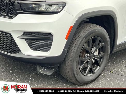 Used 2024 Jeep Grand Cherokee Altitude AWD/4WD image 8