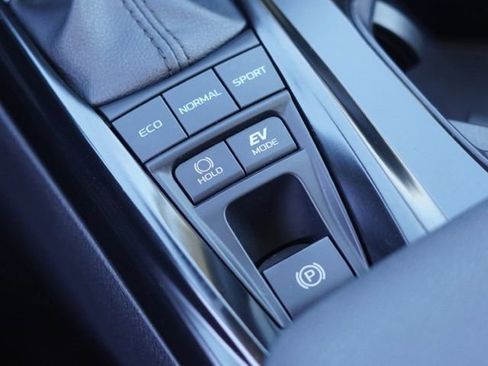 Used 2025 Toyota Camry LE FWD image 34