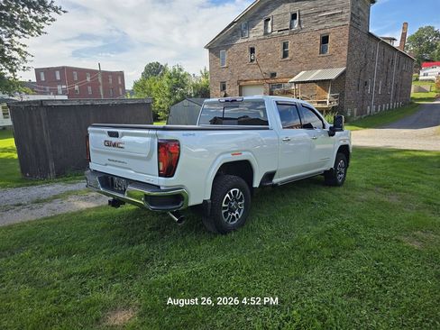 Used 2021 GMC Sierra 2500 SLT w/ SLT Preferred Package AWD/4WD image 4