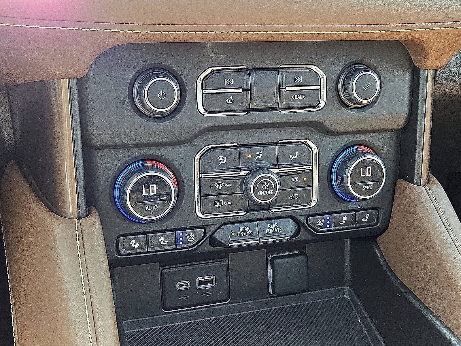 Used 2023 Chevrolet Suburban High Country AWD/4WD image 31