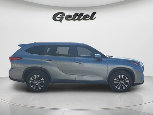 Used 2023 Toyota Highlander XLE image 11