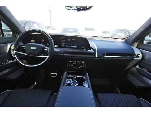 Used 2026 Cadillac Vistiq Premium Luxury image 9