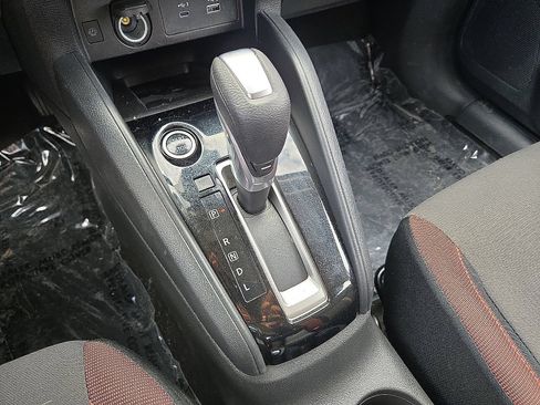 Used 2025 Nissan Versa SR FWD image 29