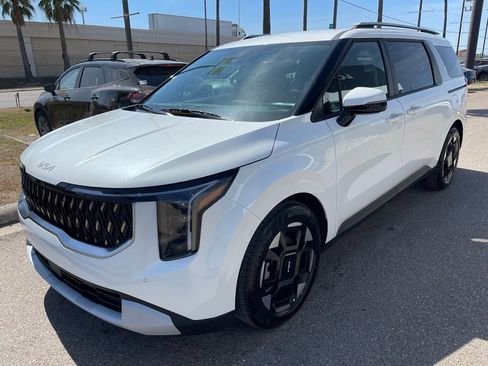 New 2026 Kia Carnival EX FWD image 3