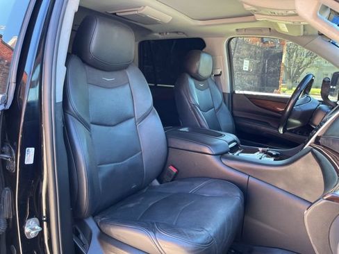 Used 2020 Cadillac Escalade Luxury AWD/4WD image 31