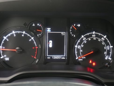 Used 2020 Toyota 4Runner SR5 Premium w/ Moonroof Package RWD image 18