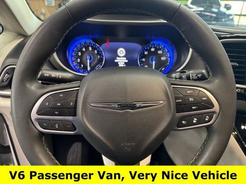 Used 2024 Chrysler Pacifica Touring-L image 20