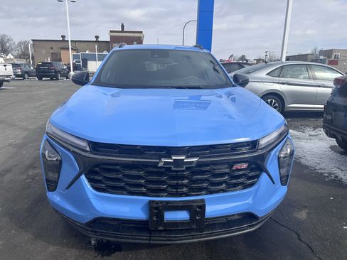 Used 2024 Chevrolet Trax RS w/ Sunroof Package image 2