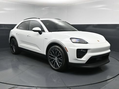 New 2026 Porsche Macan 4 Electric AWD/4WD image 12