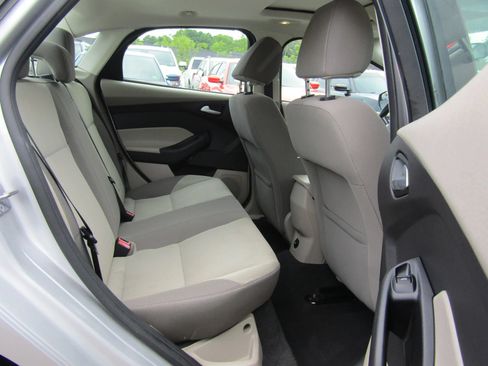 Used 2013 Ford Focus SE w/ SE Winter Pkg FWD image 14