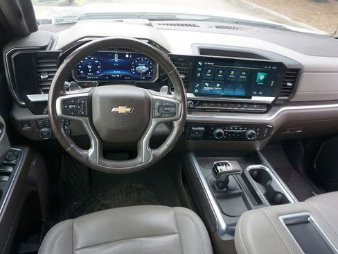 Used 2022 Chevrolet Silverado 1500 LTZ image 6