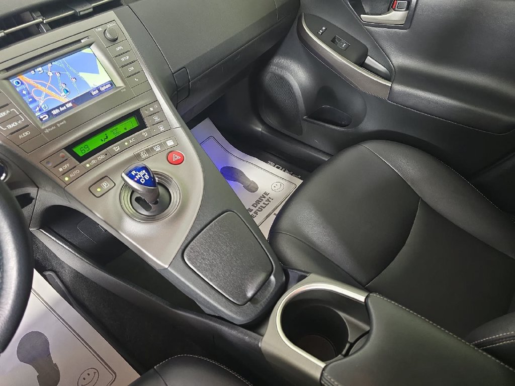Used 2015 Toyota Prius Persona Series FWD image 21