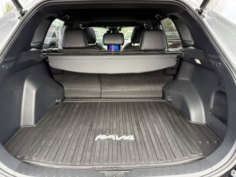 Used 2023 Toyota RAV4 SE image 10