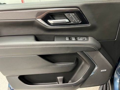 Used 2025 GMC Yukon Elevation AWD/4WD image 23