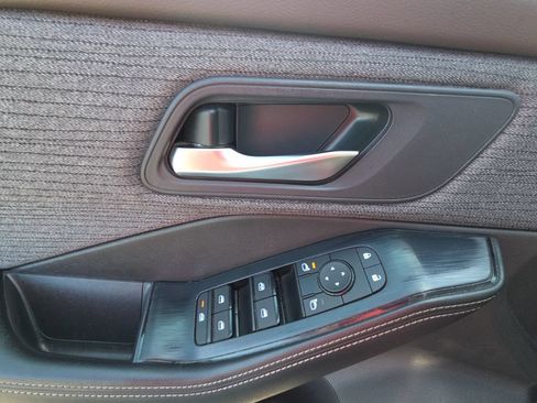 Used 2023 Nissan Rogue SV AWD/4WD image 13