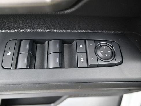 Used 2024 Toyota Tacoma TRD Off-Road image 11