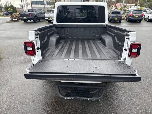 Used 2022 Jeep Gladiator Overland image 12