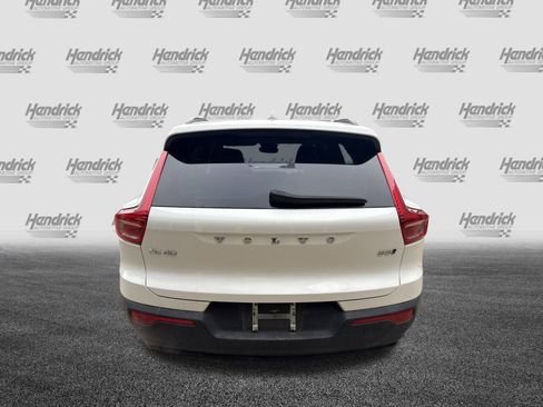 Used 2025 Volvo XC40 B5 Plus image 9