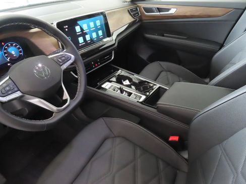 New 2025 Volkswagen Atlas SE FWD image 21