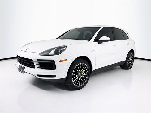 Used 2023 Porsche Cayenne image 1