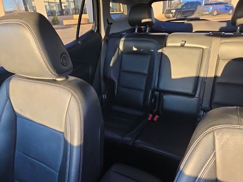 Used 2023 GMC Terrain SLT image 13
