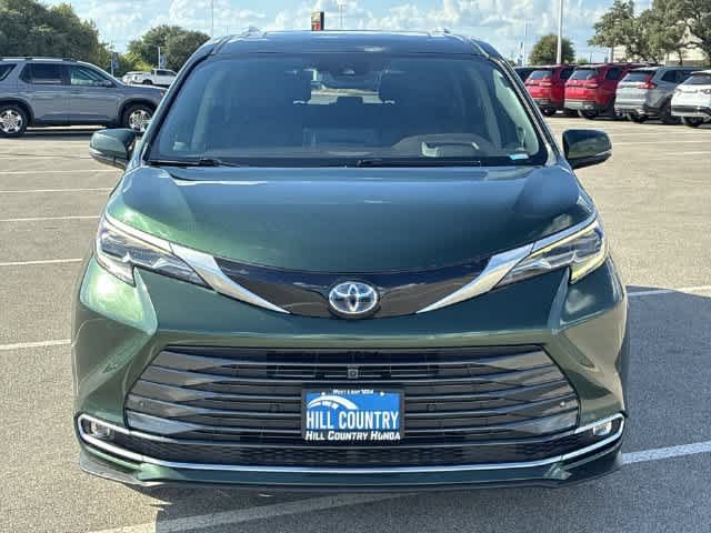 Used 2024 Toyota Sienna Platinum AWD/4WD image 9