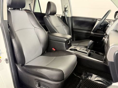 Used 2015 Toyota 4Runner SR5 Premium image 17