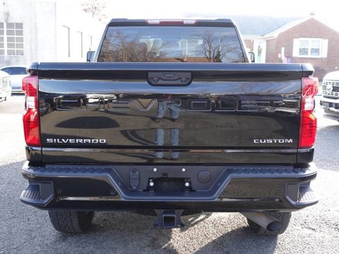 Used 2025 Chevrolet Silverado 2500 Custom w/ Custom Value Package image 8
