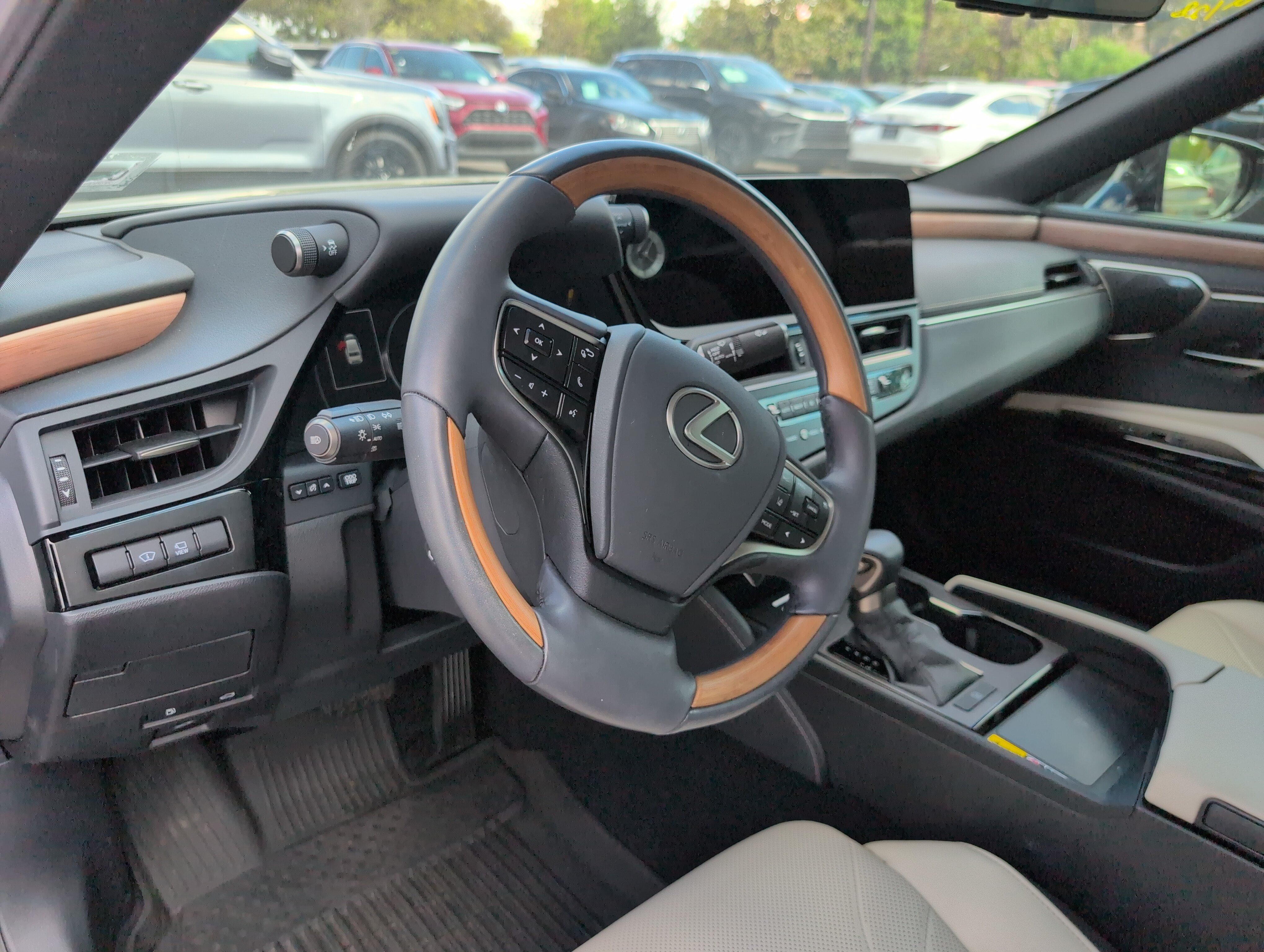 Used 2025 Lexus ES 350 Ultra Luxury w/ Accessory Package (Z1) FWD image 6