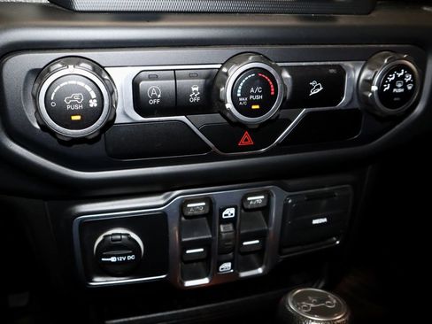 Used 2018 Jeep Wrangler Unlimited Sport S image 31