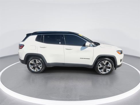 Used 2018 Jeep Compass Limited image 9