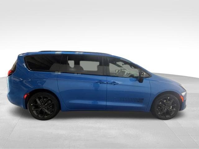New 2027 Chrysler Pacifica Select FWD image 5
