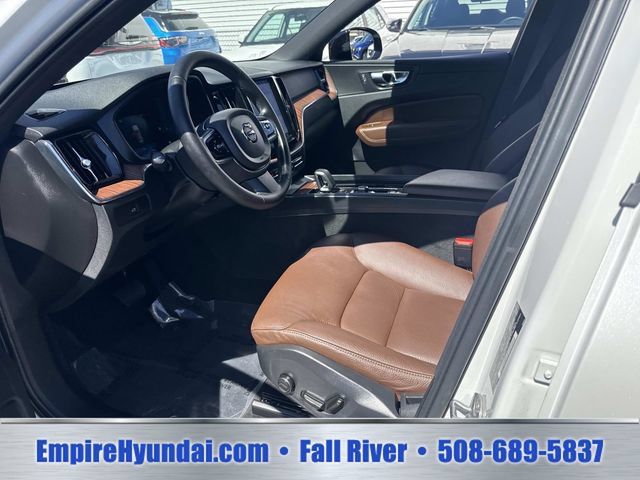 Used 2023 Volvo XC60 B5 Plus AWD/4WD image 19