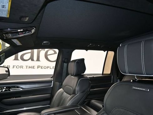 Used 2023 Jeep Grand Wagoneer Series II AWD/4WD image 18