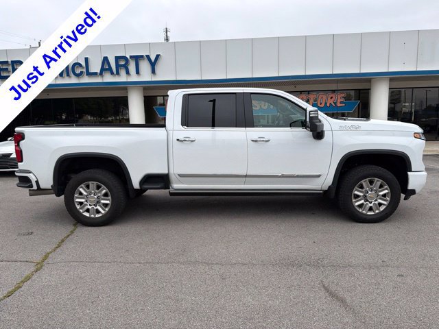 Used 2024 Chevrolet Silverado 2500 High Country AWD/4WD image 2
