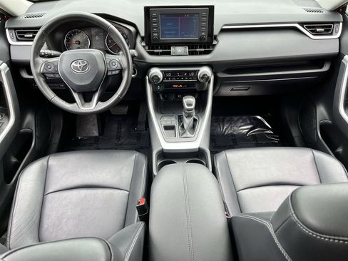Used 2019 Toyota RAV4 XLE Premium FWD image 9