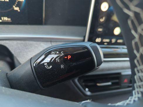 Used 2025 Volkswagen Tiguan S image 15