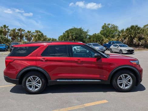 Used 2021 Ford Explorer XLT w/ Equipment Group 202A image 9