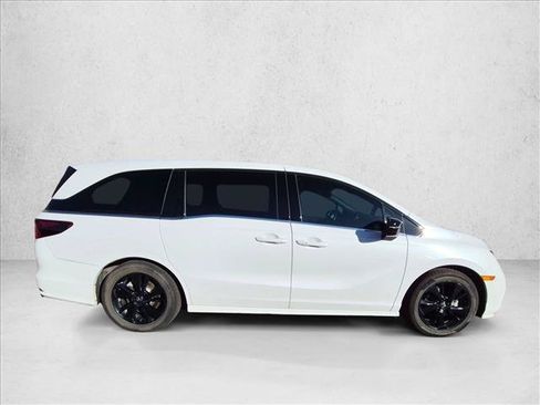 Used 2024 Honda Odyssey Sport image 4