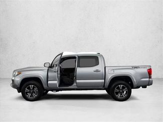 Used 2017 Toyota Tacoma TRD Sport w/ Tow Package (A/T) video 4