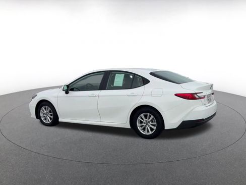 Used 2025 Toyota Camry LE image 10