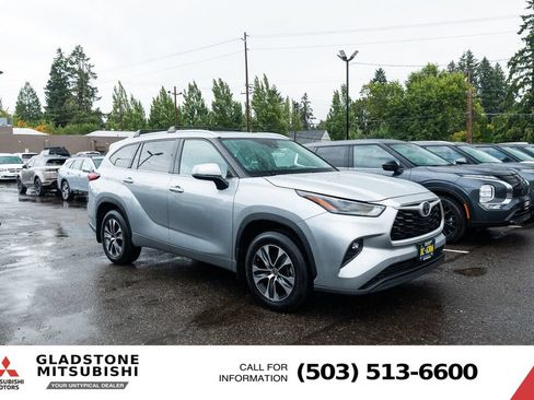 Used 2022 Toyota Highlander XLE AWD/4WD image 26