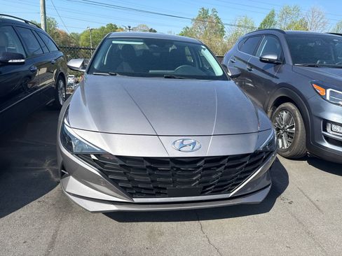 Used 2023 Hyundai Elantra SEL w/ Convenience Package image 4