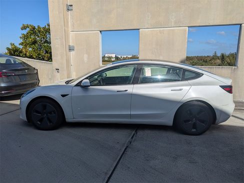 Used 2021 Tesla Model 3 Standard Range Plus image 8